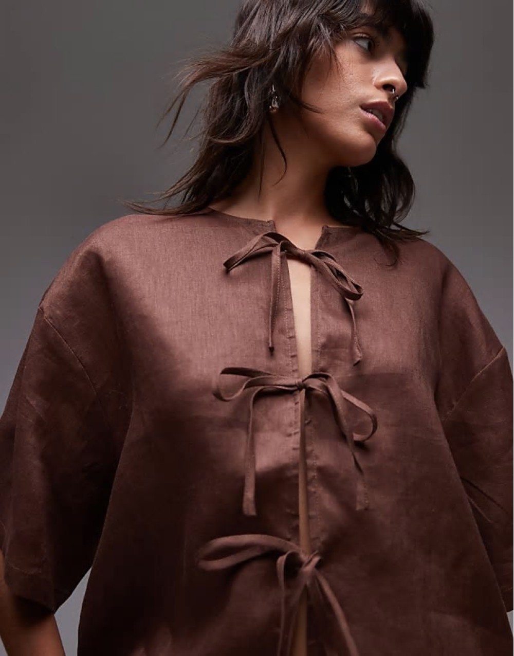 naomi linen tie-detail smock top in chocolate