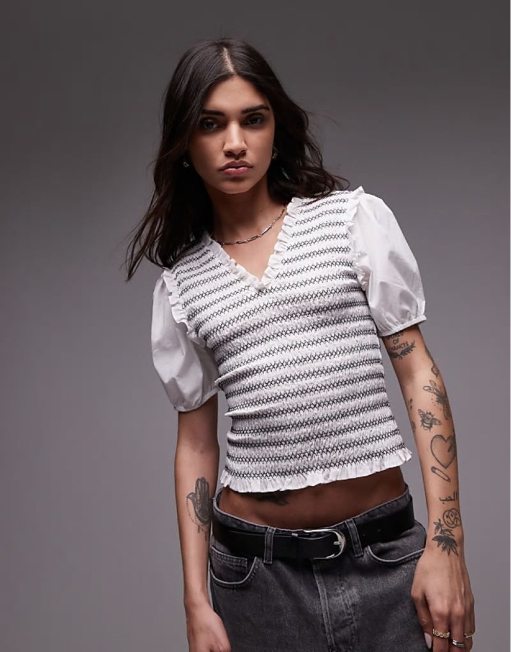 V neck puff sve shirred top in mono stripe