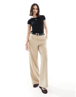 fitted t-shirt with contrast trim in black