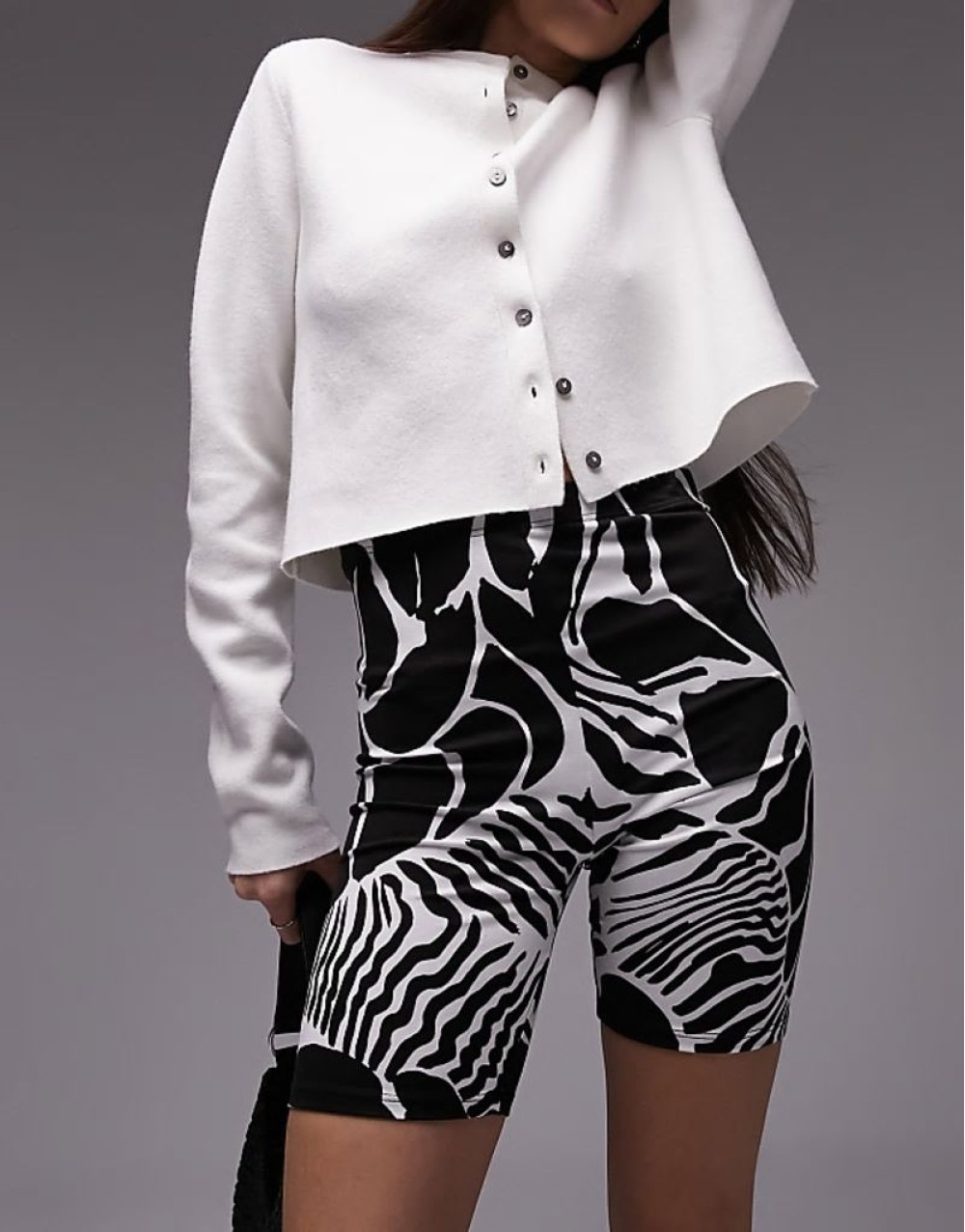 abstract animal printed legging short in monochrome