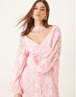 balloon sve jacquard maxi dress with scarf detail in pink