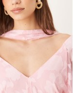 balloon sve jacquard maxi dress with scarf detail in pink